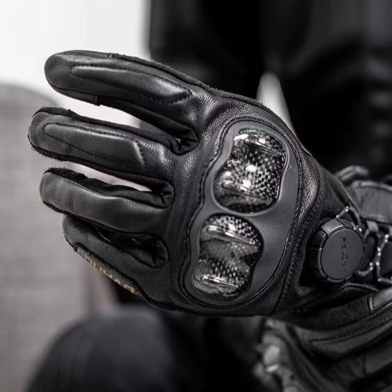 CARBON RIDING GLOVES VARVE - Protect and Ride