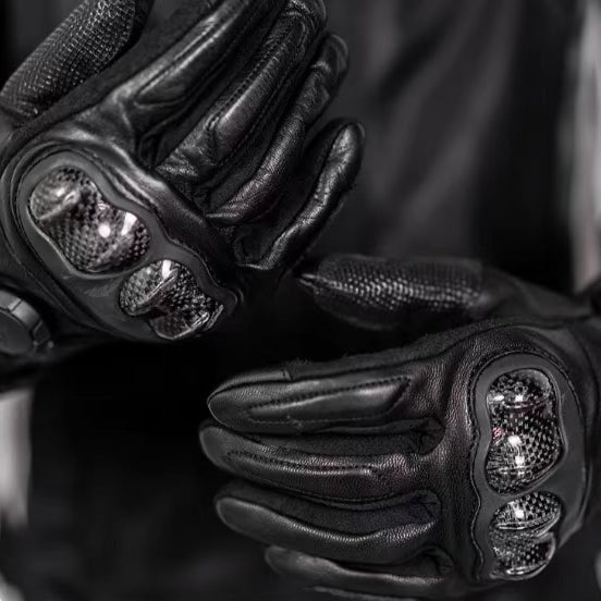 CARBON RIDING GLOVES VARVE - Protect and Ride