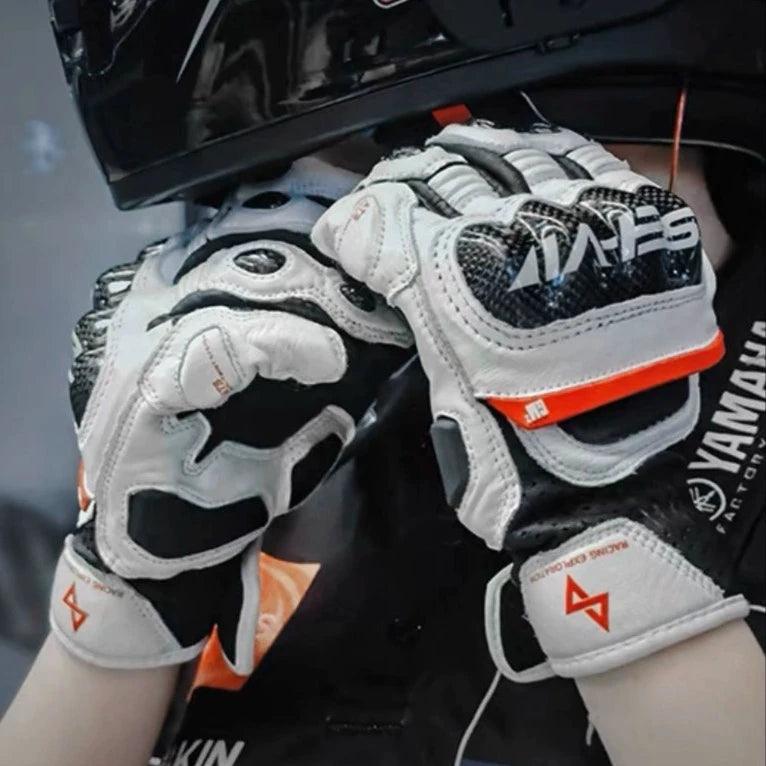 SUMMER CARBON RIDING GLOVES VUAR - Protect and Ride